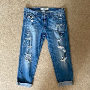 Distressed cropped jeans